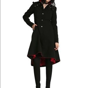 RELISTING BECAUSE IT DIDNT SELL. Hot topic coat